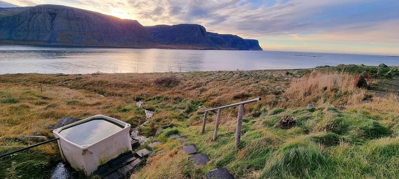 Dixon Cabin Nr. 7 / Dixon Sumarhus Nr. 7 @Kirkjubraut Talknafjordur Buitenkant foto